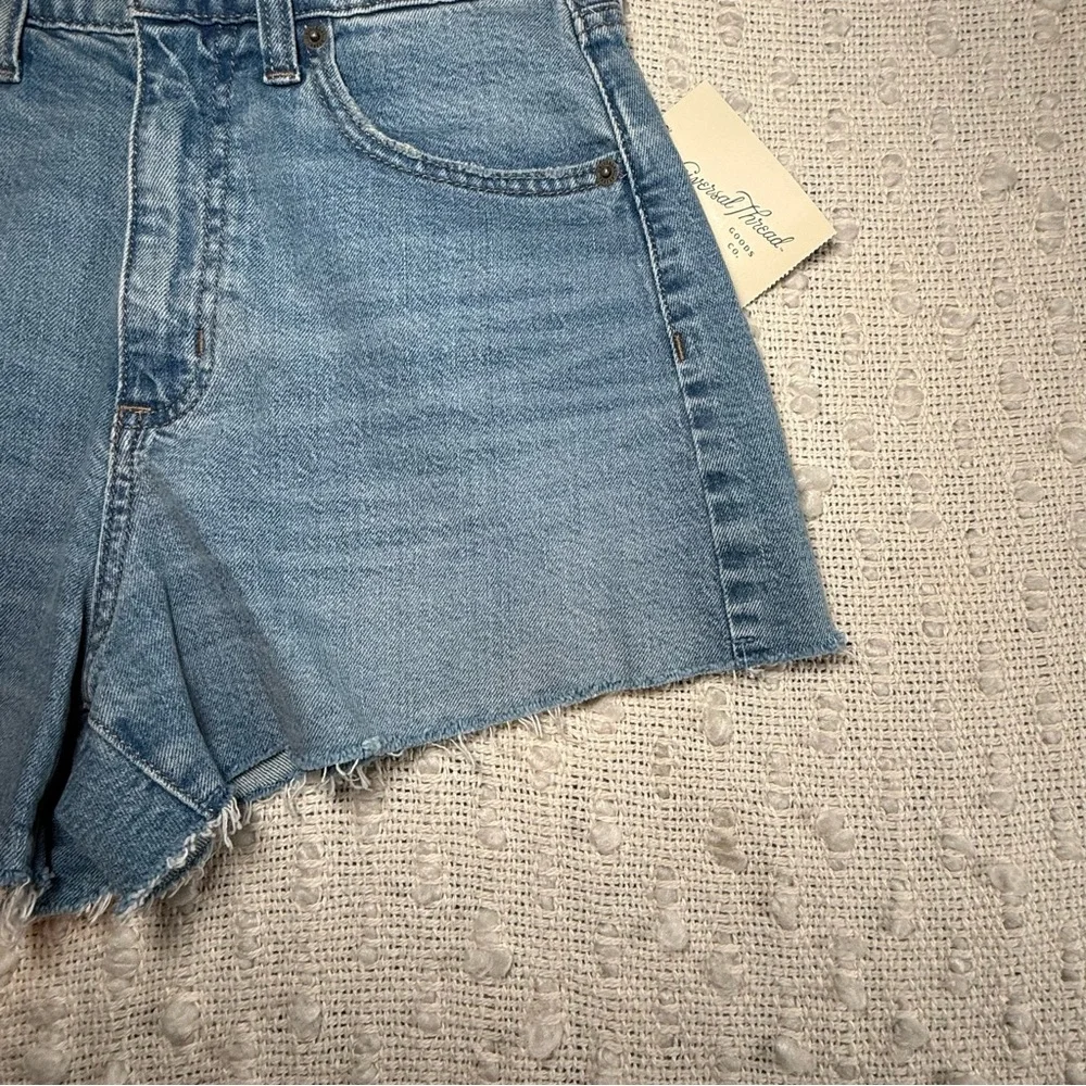 Womens Size 4 High-Rise 90's Cutoff Jean Shorts Raw‎ Hem Mom Y2K Blue Universal